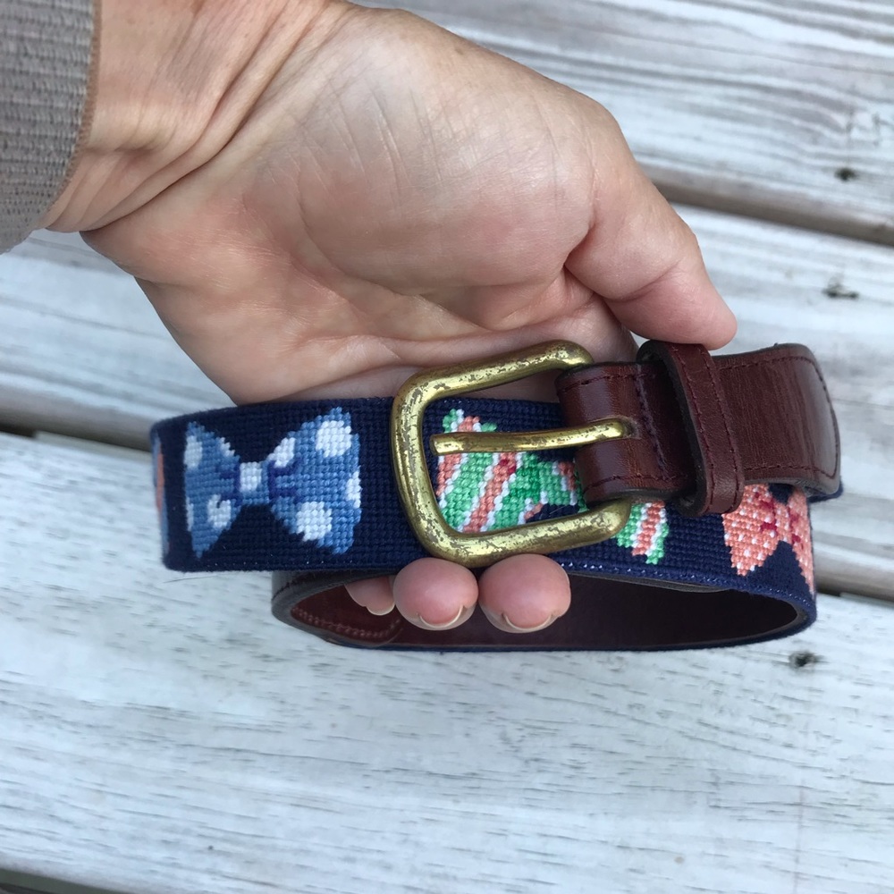 Stylish Navy and Brown Belt with Bow Tie Pattern - Picture 3 of 7